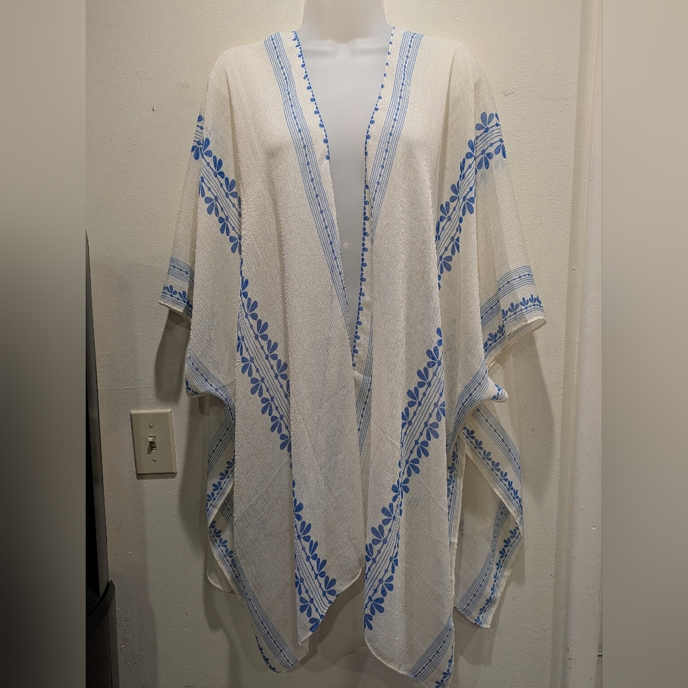 LC Lauren Conrad Cream and Blue Kimono